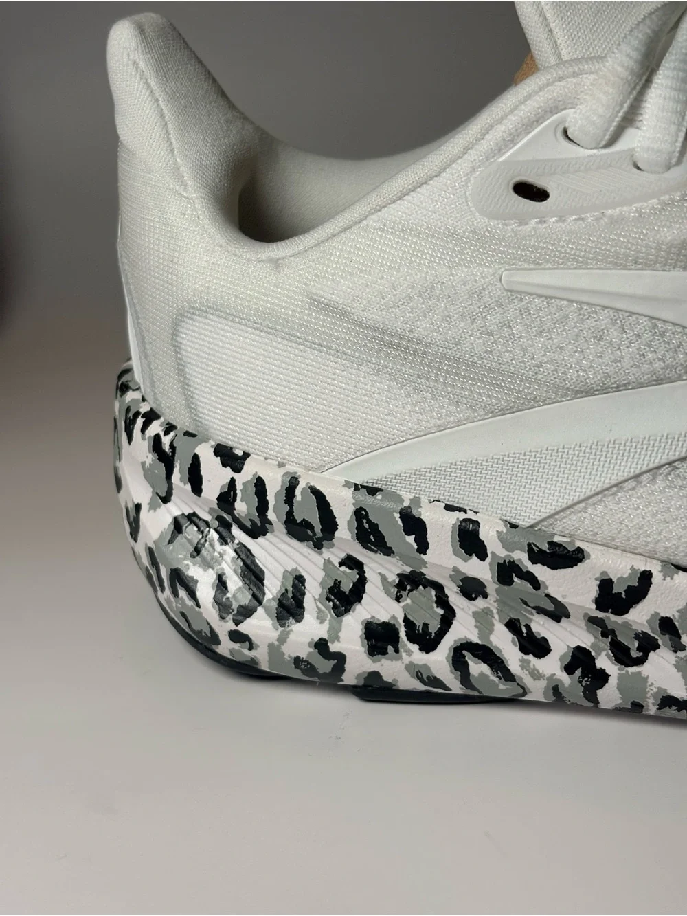 Brooks Women's Revel 9 White Running Shoe with Black Leopard Midsole size 7 - Picture 11 of 15